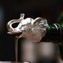 Load image into Gallery viewer, 1 Piece wild red wine pourer ,zinc alloy rhinoceros lion leopard antelope, head wine stopper drink bar tool nightclub bar accessories