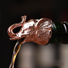 Load image into Gallery viewer, 1 Piece wild red wine pourer ,zinc alloy rhinoceros lion leopard antelope, head wine stopper drink bar tool nightclub bar accessories