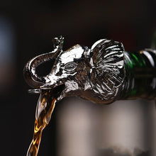 Load image into Gallery viewer, 1 Piece wild red wine pourer ,zinc alloy rhinoceros lion leopard antelope, head wine stopper drink bar tool nightclub bar accessories